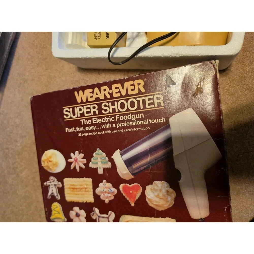 Vintage Wear Ever Super Shooter Electric Cookie Gun/Press #70123  Recipe Book